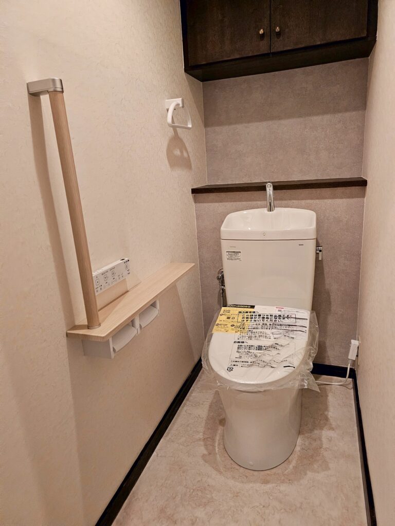 老朽化したトイレを最新タイプへ