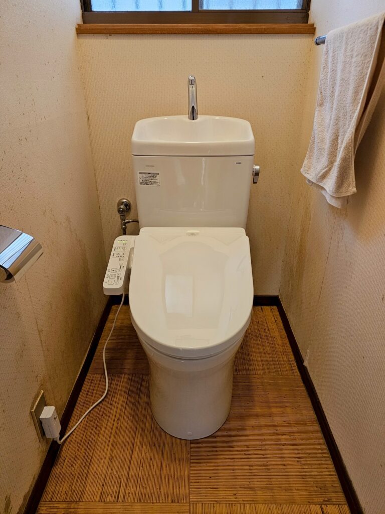 老朽化したトイレを最新節水型へリニューアル